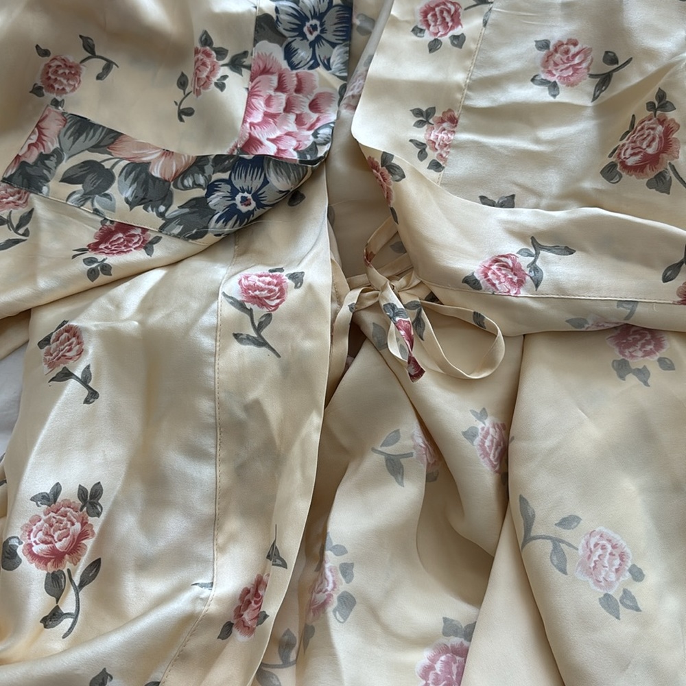 Victoria Secret SILK ROBE SZ M NWOT WITH POCKETS - Picture 6 of 8